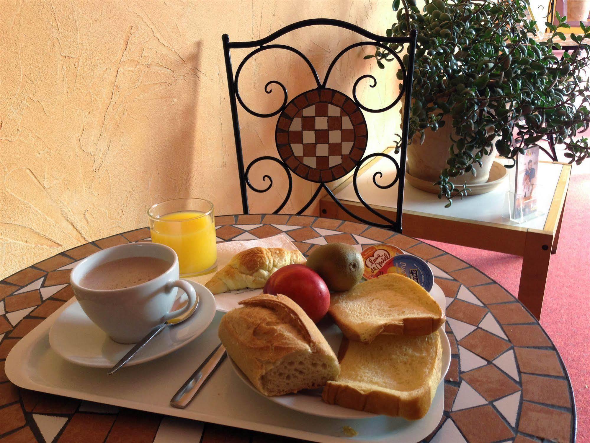 Logis Hotel Atrium Epinal Golbey Chavelot Bagian luar foto